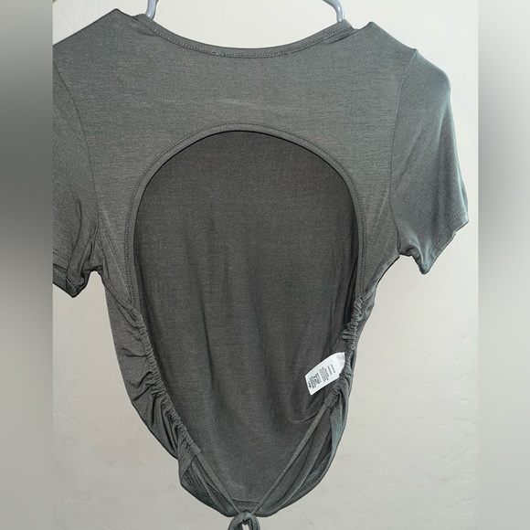 Open Back Top - Picture 3 of 4